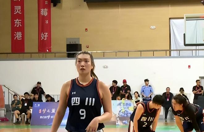 包含嵩山雷霆队鏖战徽州金雕队，排球常规赛险胜，核心复出即建功。锋线火力回暖的词条-九游体育电竞
